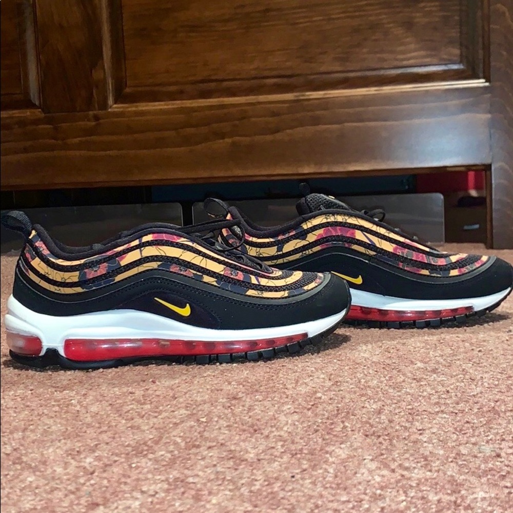 NWOB Air max 97 black floral